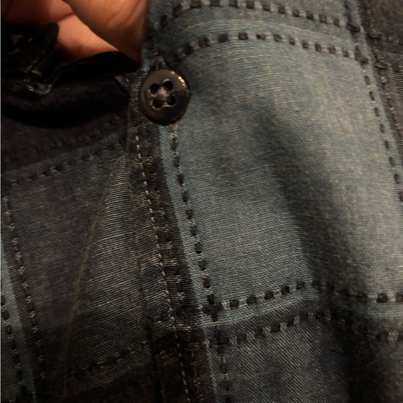 Tommy Bahama Men’s Navy Quilted Button Down Shirt Size XL - Picture 2 of 6